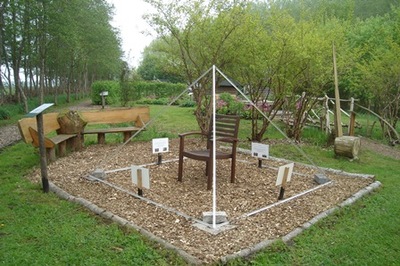 piramide groot tuin.JPG